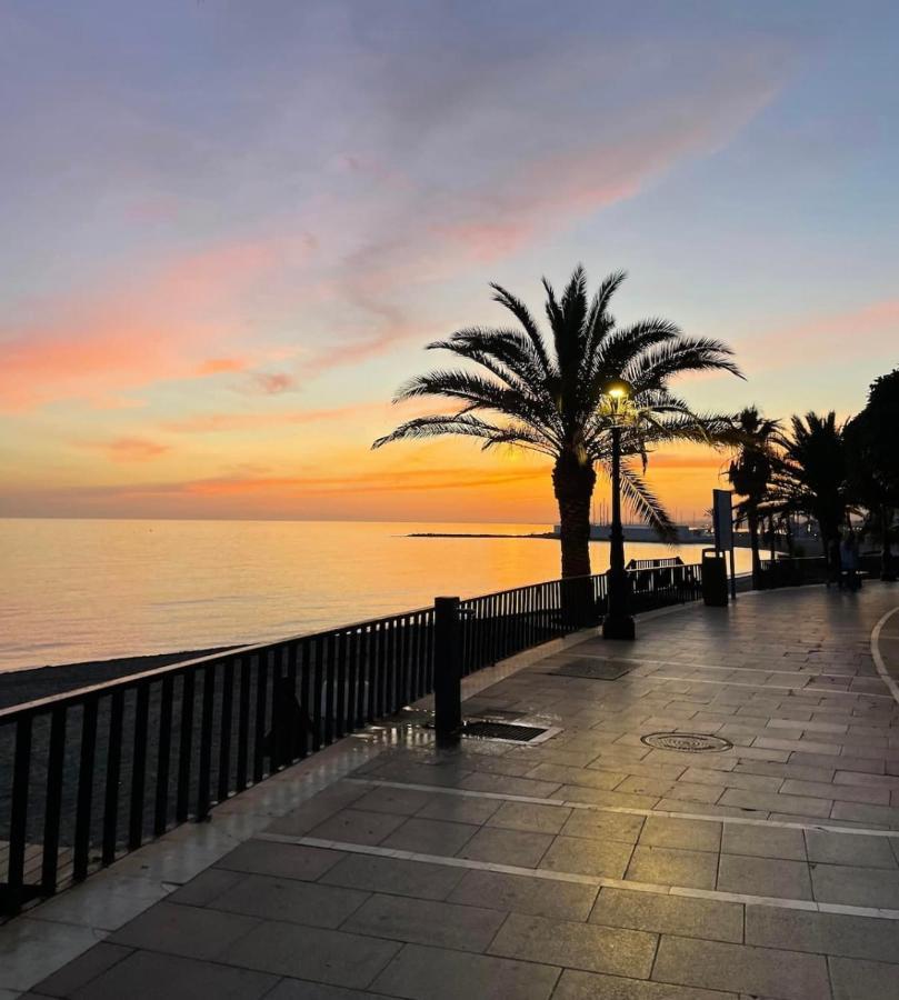 Marbella Beachfront Edificio Mayoral Primera Linea De Playa Y Centro Ciudad Con Barco Opcional 外观 照片