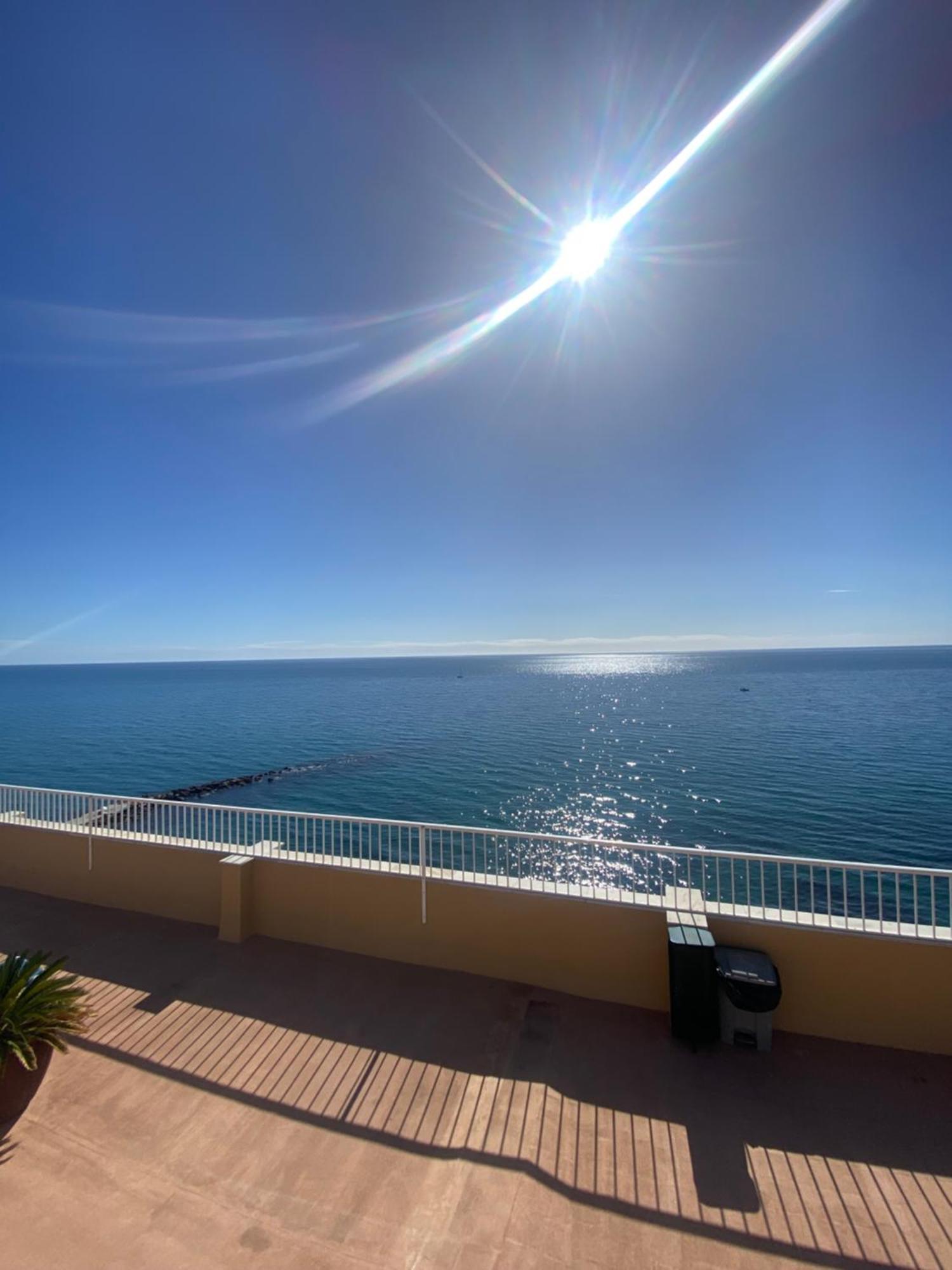 Marbella Beachfront Edificio Mayoral Primera Linea De Playa Y Centro Ciudad Con Barco Opcional 外观 照片